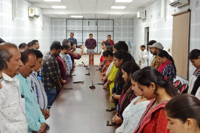 ଜିଲାପାଳଙ୍କ କାର୍ଯ୍ଯାଳୟ ପରିସରରେ କଣ୍ଟାବାଞ୍ଜି ତହସିଲଦାର ଙ୍କ ବିୟୋଗରେ ରେ ଲୋକସଭା ଅନୁଷ୍ଠିତ