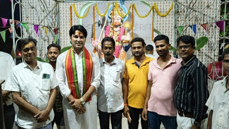 ବିଜେପି ବିଧାୟକ ପ୍ରାର୍ଥୀ ଆକାଶ ଦାସନାୟକଙ୍କ ମା’ ତାରିଣୀ ଓ ମହାବୀର ହନୁମାନଙ୍କ ଯଜ୍ଞମଣ୍ଡପ ଦର୍ଶନ