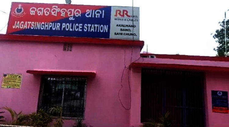 ଜଗତସିଂହପୁରରେ ଟ୍ରିପଲ୍ ମର୍ଡର  :  ରାତିରେ ଶୋଇଥିବା ବେଳେ ବାପା ମା ଓ ଭଉଣୀକୁ ବିଭତ୍ସ ଭାବେ ହତ୍ୟାକଲା ପୁଅ 